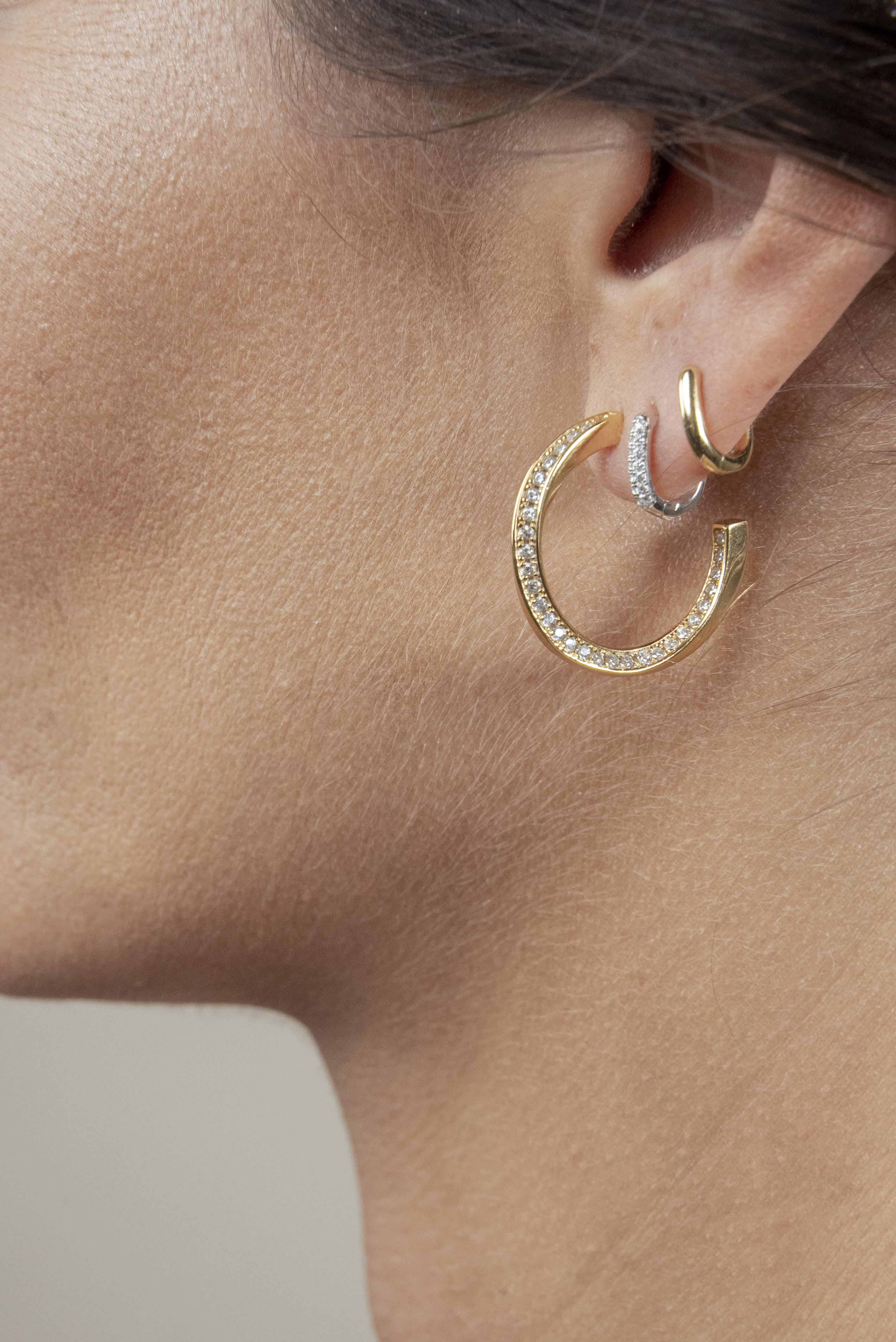 Wavy Hoops